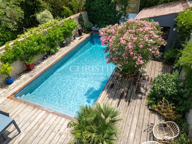 Maison avec piscine et jardin