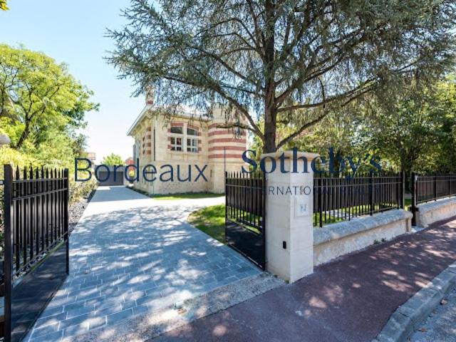 Maison avec piscine et jardin