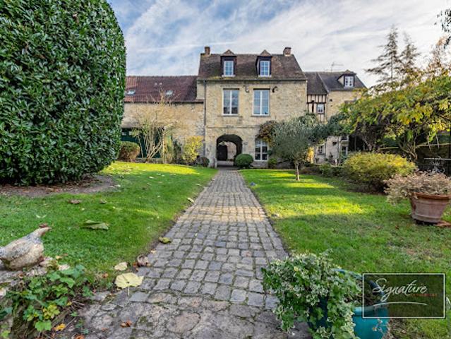 Maison avec piscine et jardin