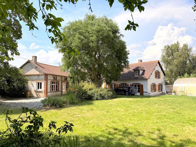 Maison avec piscine et jardin