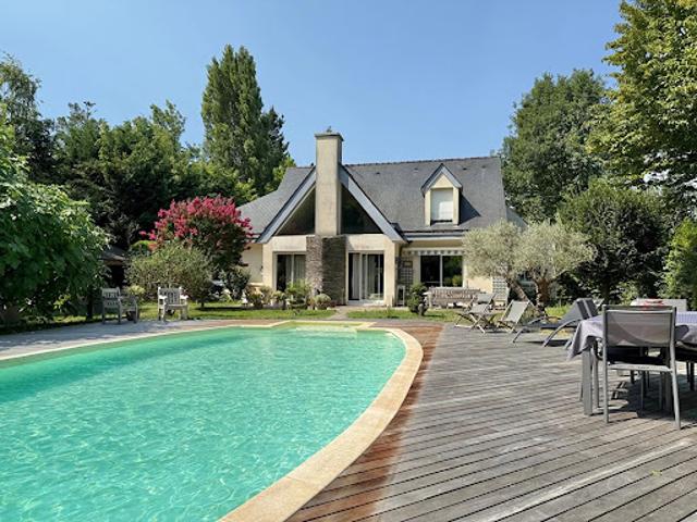 Maison avec piscine et jardin