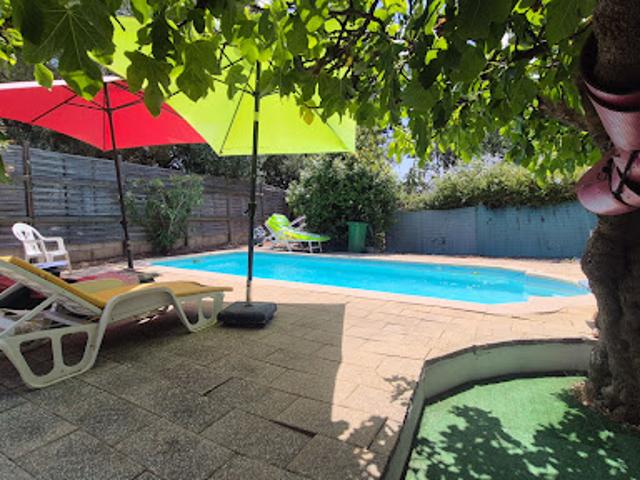 Maison avec piscine et jardin
