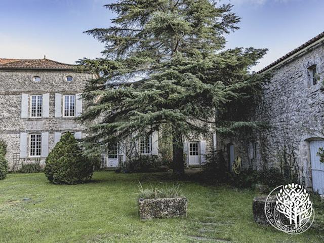 Maison avec piscine et jardin