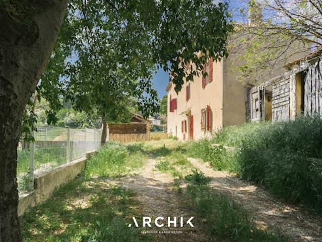Maison avec piscine et jardin