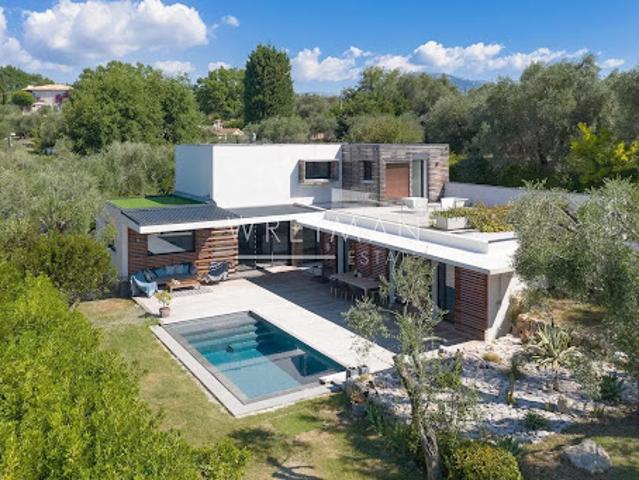 Maison avec piscine et jardin