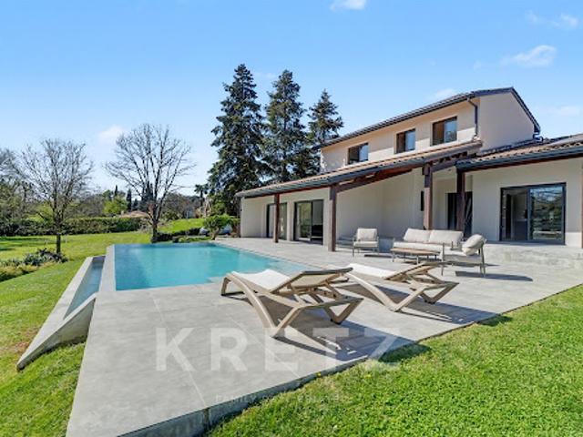 Maison avec piscine et jardin