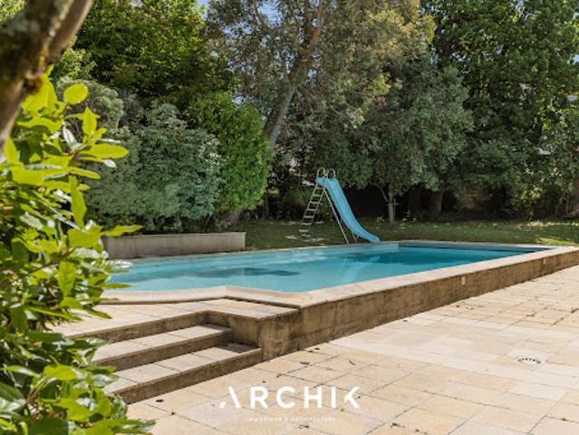 Maison avec piscine et jardin