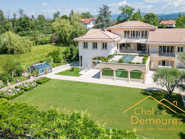 Maison avec piscine et jardin