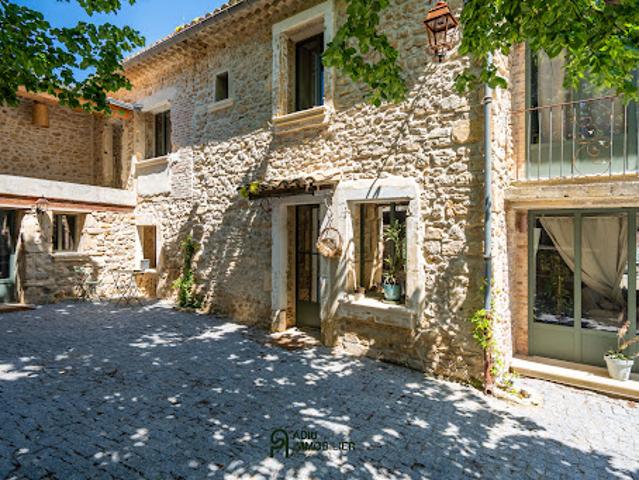 Maison avec piscine et jardin
