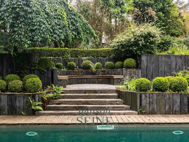 Maison avec piscine et jardin