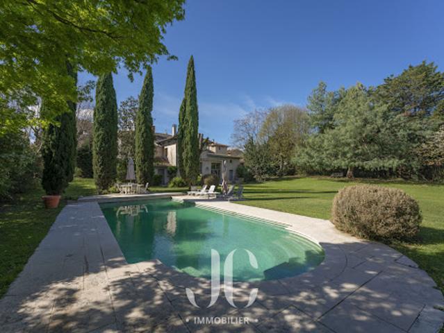 Maison avec piscine et jardin