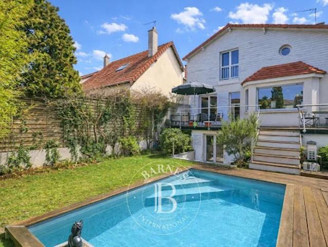 Maison avec piscine et jardin