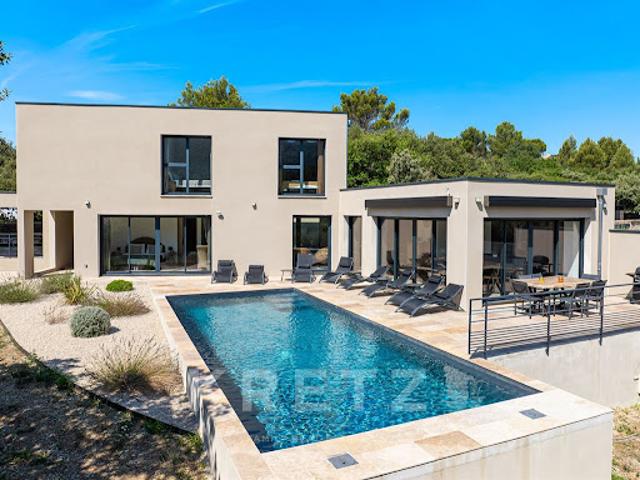 Maison avec piscine et jardin