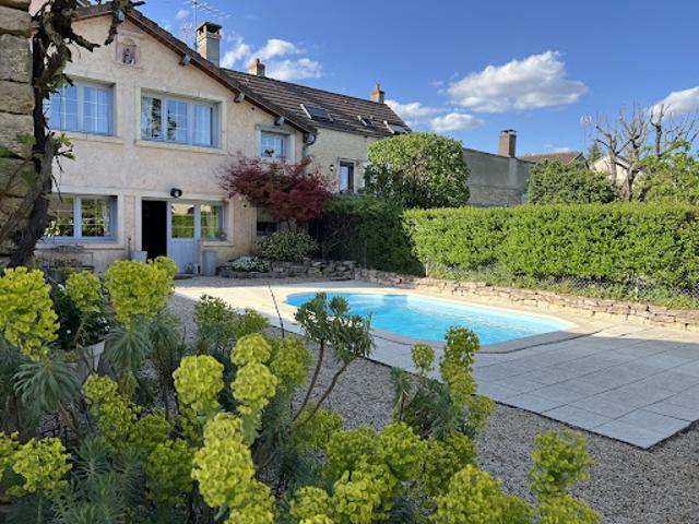 Maison avec piscine et jardin