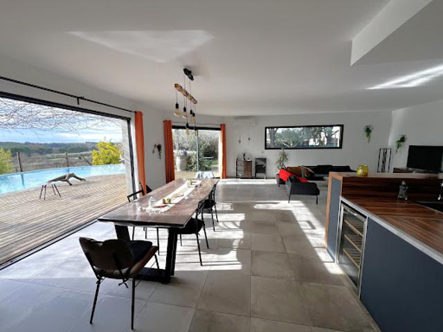 Maison avec piscine et jardin