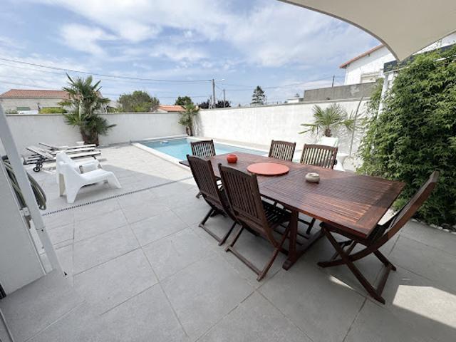 Maison avec piscine et jardin