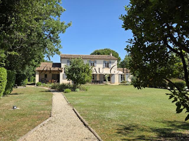 Maison avec piscine et jardin