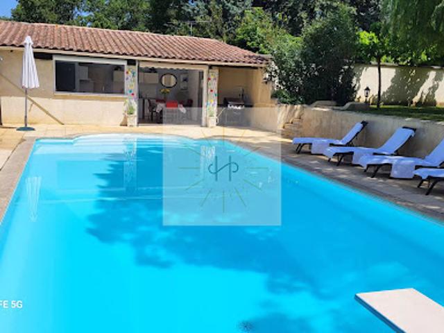 Maison avec piscine et jardin