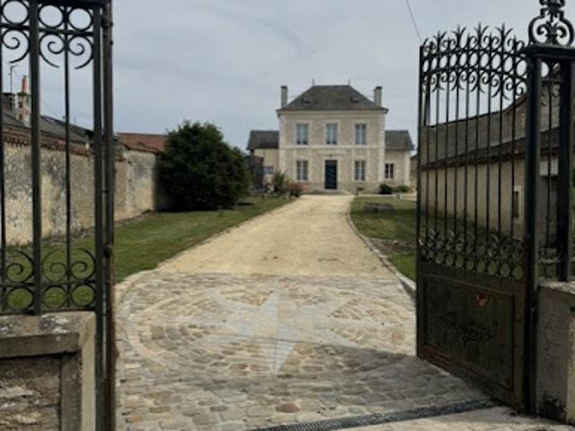 Maison avec piscine et jardin