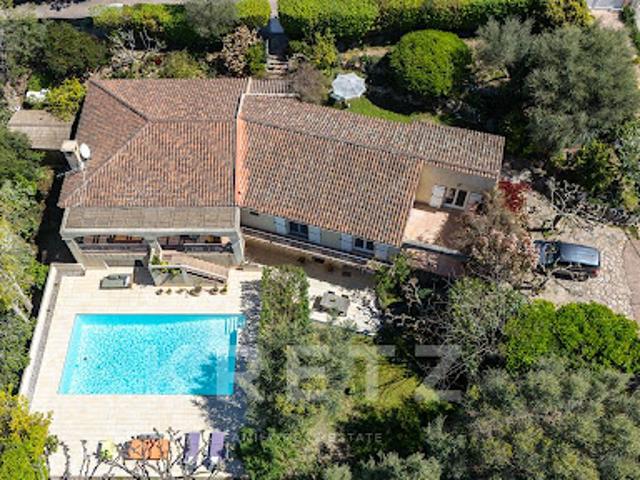 Maison avec piscine et jardin