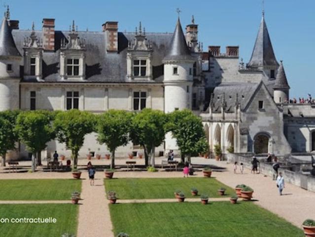 Maison avec piscine et jardin
