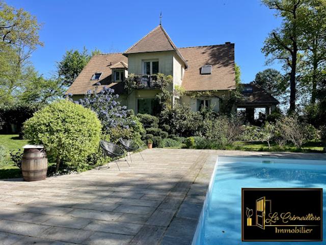 Maison avec piscine et jardin