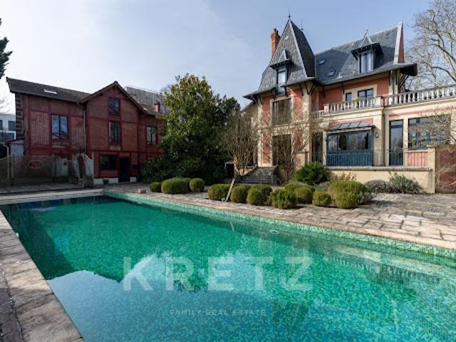 Maison avec piscine et jardin