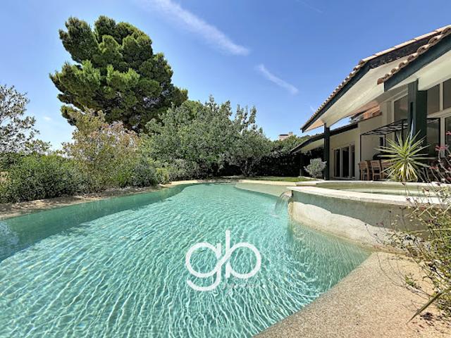 Maison avec piscine et jardin