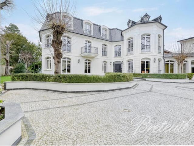 Maison avec piscine et jardin