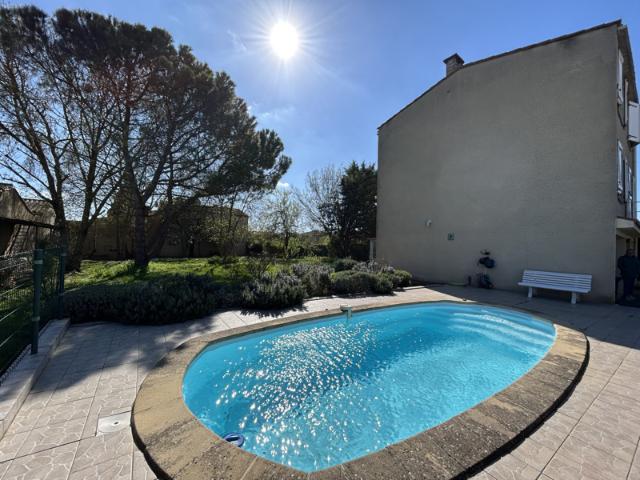 Maison avec piscine et jardin