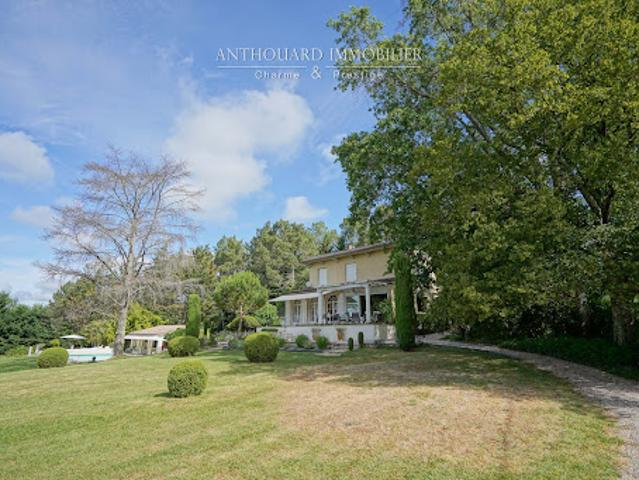 Maison avec piscine et jardin
