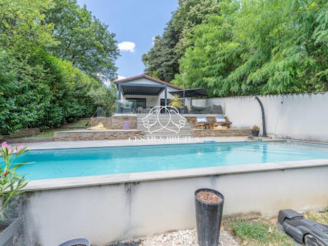 Maison avec piscine et jardin