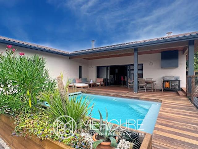Maison avec piscine et jardin