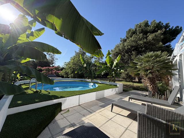 Maison avec piscine et jardin
