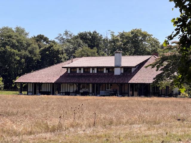 Maison avec piscine et jardin