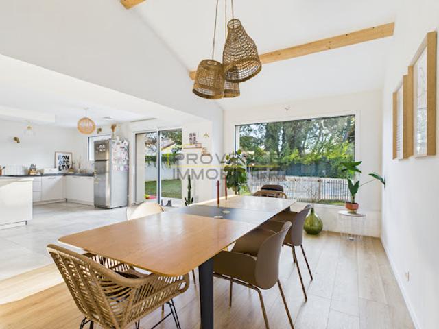 Maison avec piscine et terrasse
