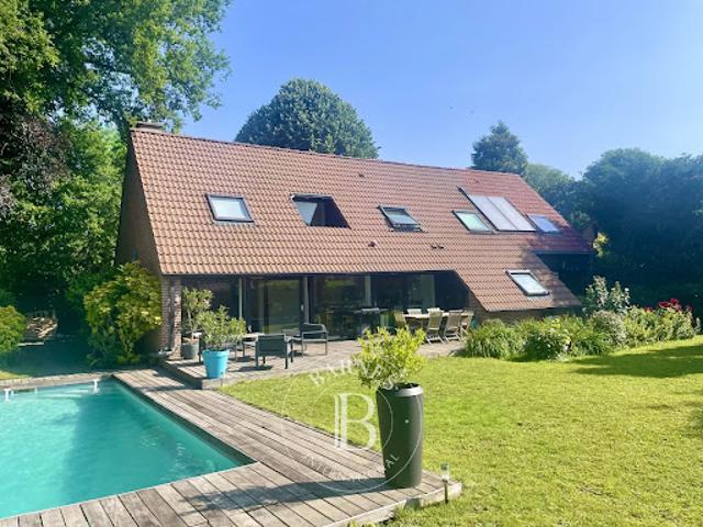 Maison avec piscine et jardin