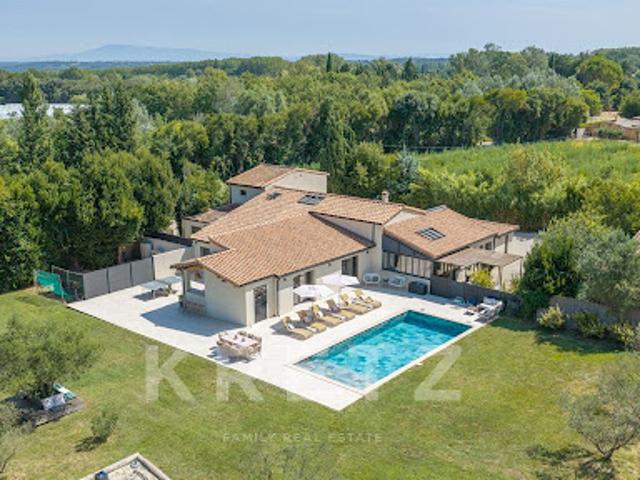 Maison avec piscine et jardin