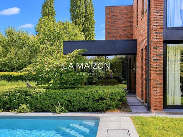 Maison avec piscine et jardin