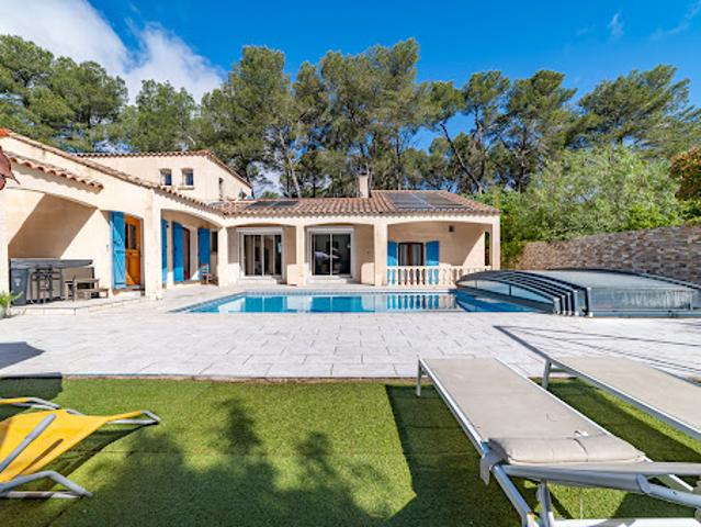 Maison avec piscine et jardin