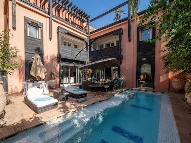 Maison avec piscine et jardin