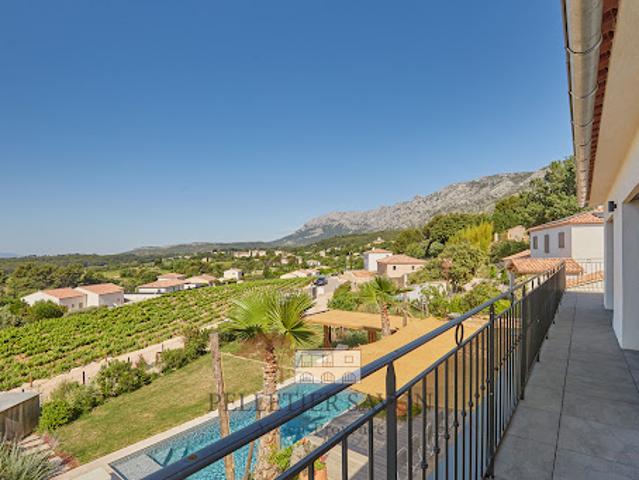 Maison avec piscine et jardin
