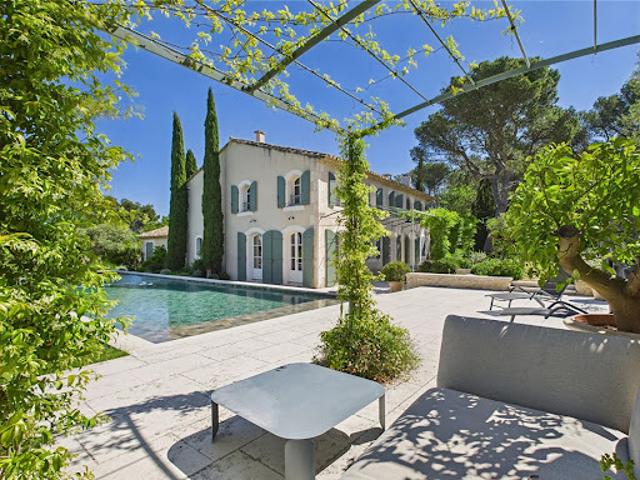 Maison avec piscine et jardin