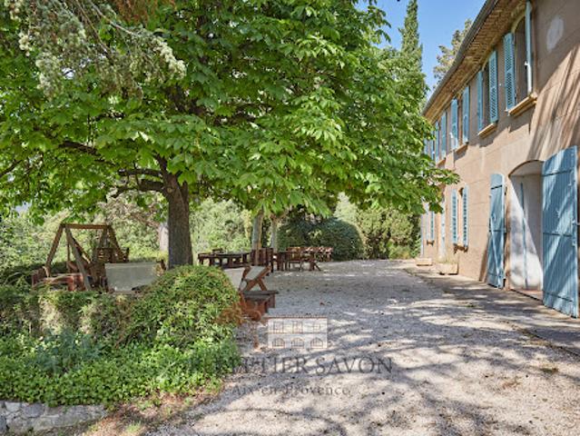 Maison avec piscine et jardin