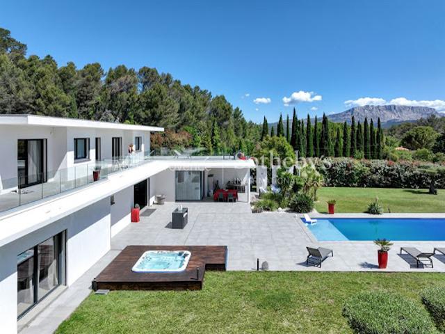 Maison avec piscine et jardin