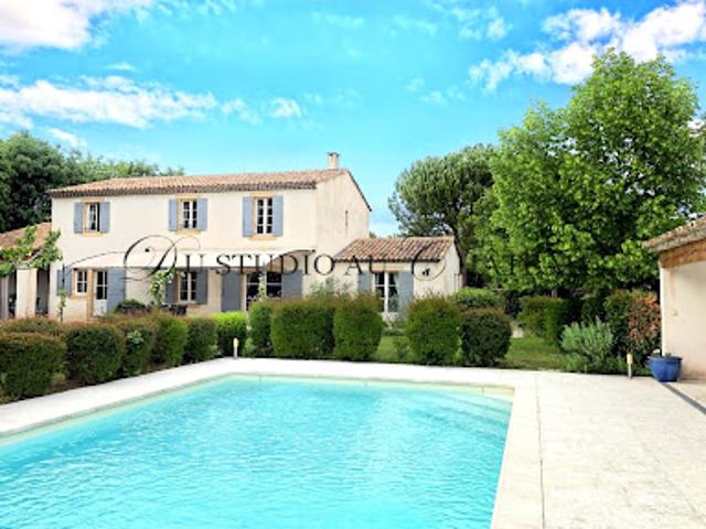 Maison avec piscine et jardin