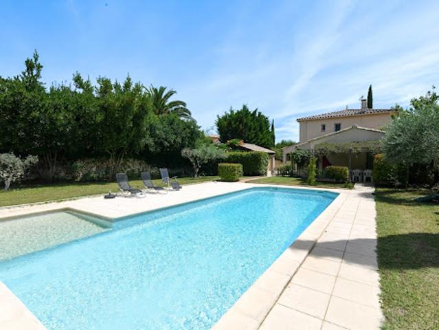 Maison avec piscine et jardin