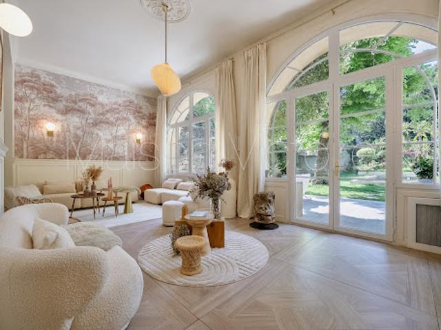 Maison avec piscine et jardin