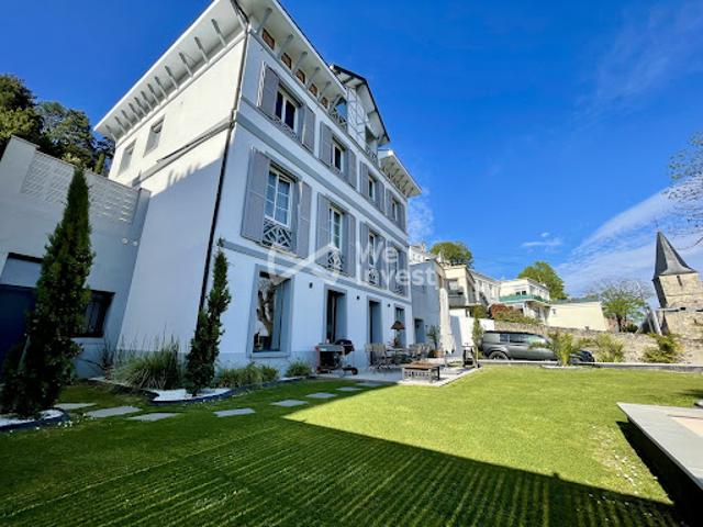 Maison avec piscine et jardin