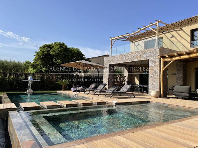 Maison avec piscine et jardin